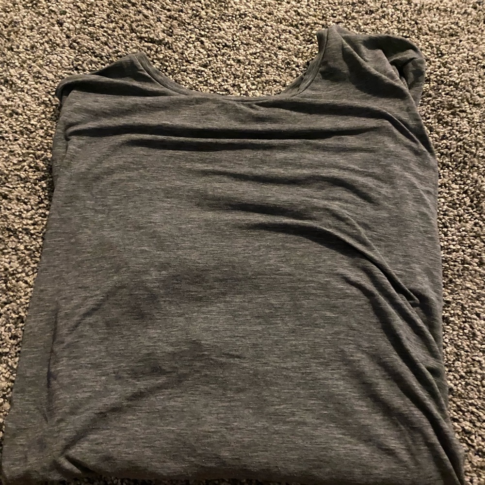 Grey athletic long sleeve gap shirt (maternity)